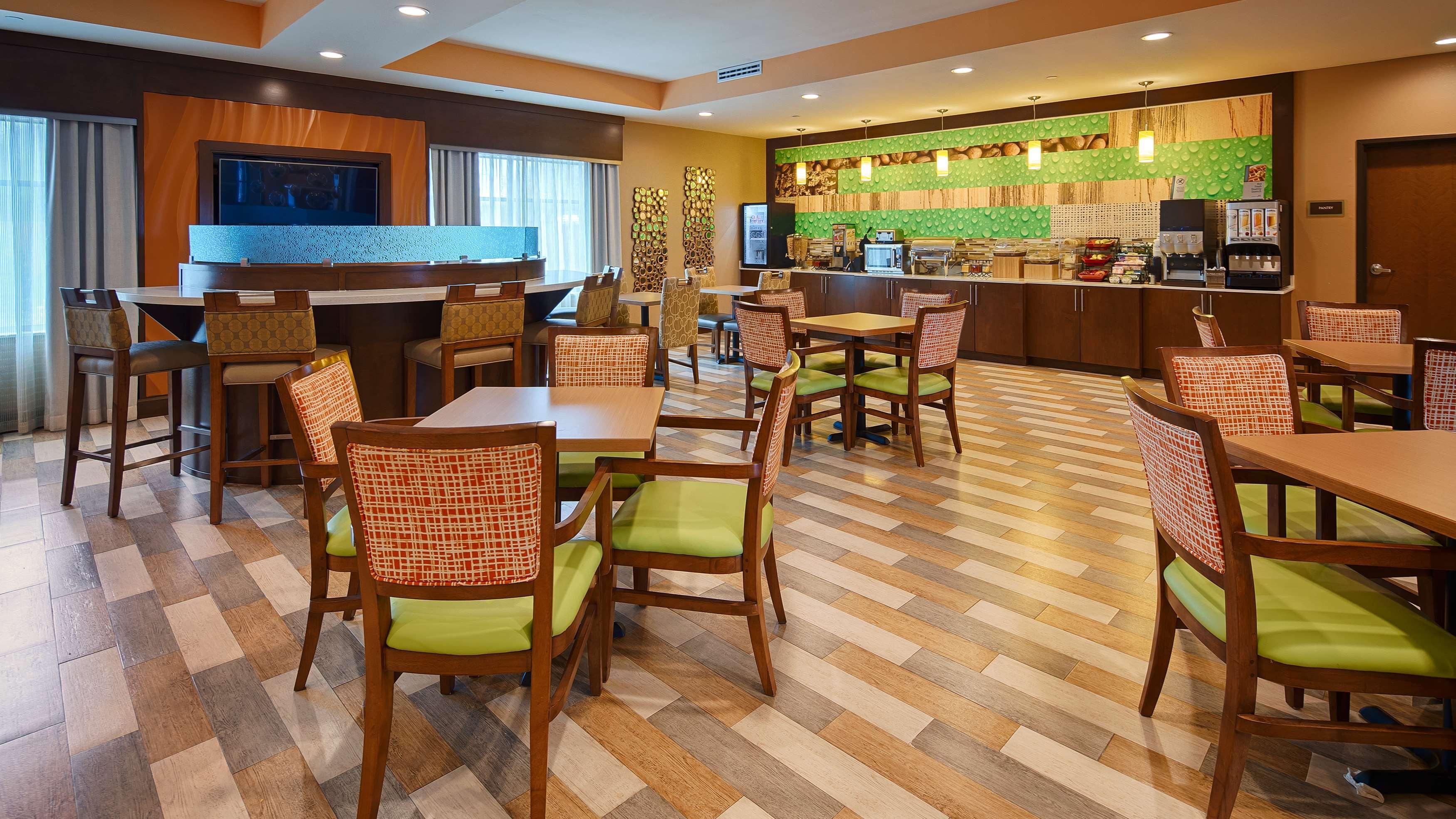 Best Western Plus Flatonia Inn Exterior photo